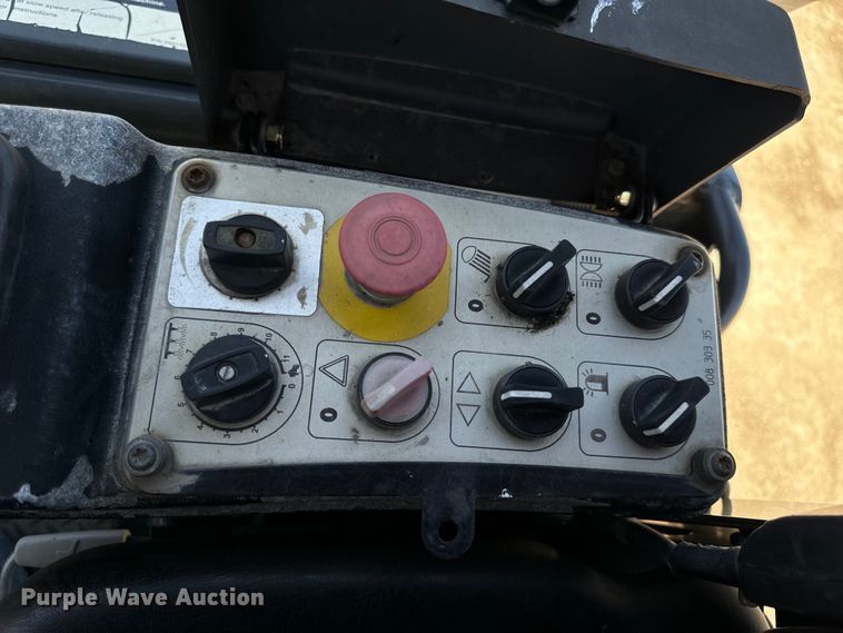 image for item DL4453 2009 Hypac C766D double drum vibratory roller