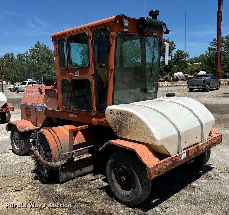 image for item DL4454 2002 Broce CR350 broom