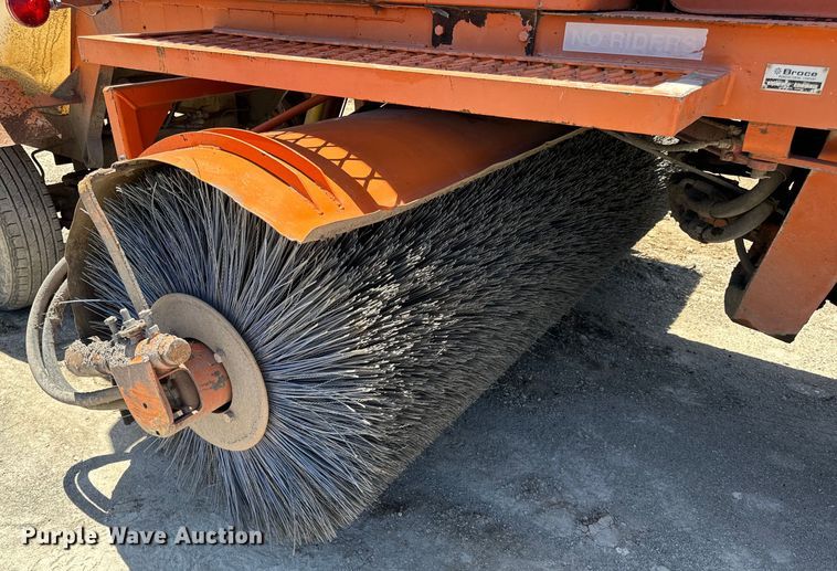 image for item DL4454 2002 Broce CR350 broom