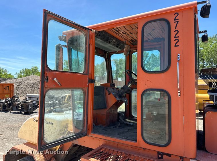 image for item DL4454 2002 Broce CR350 broom