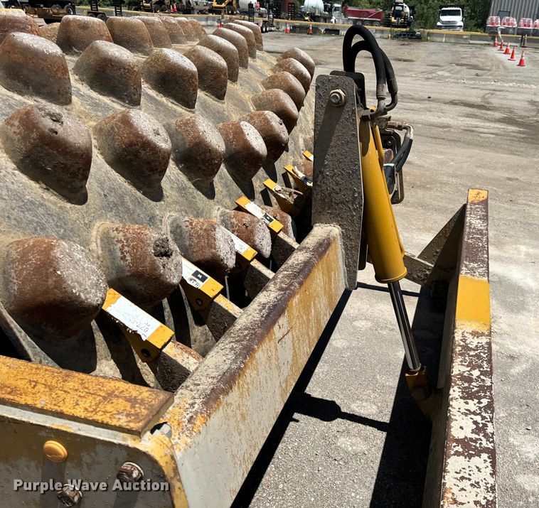 image for item DL4455 2000 Caterpillar CP-563C single drum vibratory roller