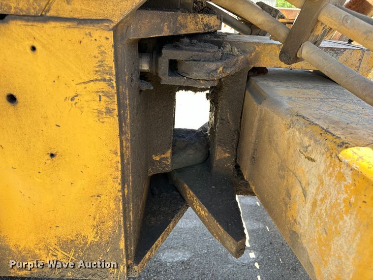 image for item DL4455 2000 Caterpillar CP-563C single drum vibratory roller