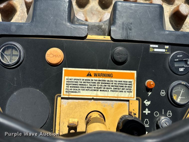 image for item DL4455 2000 Caterpillar CP-563C single drum vibratory roller