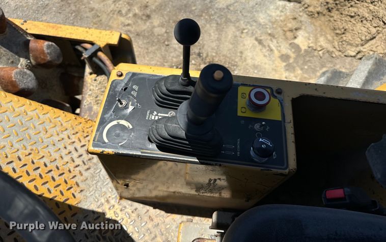 image for item DL4455 2000 Caterpillar CP-563C single drum vibratory roller