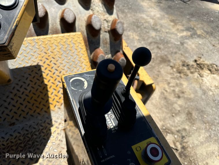 image for item DL4455 2000 Caterpillar CP-563C single drum vibratory roller