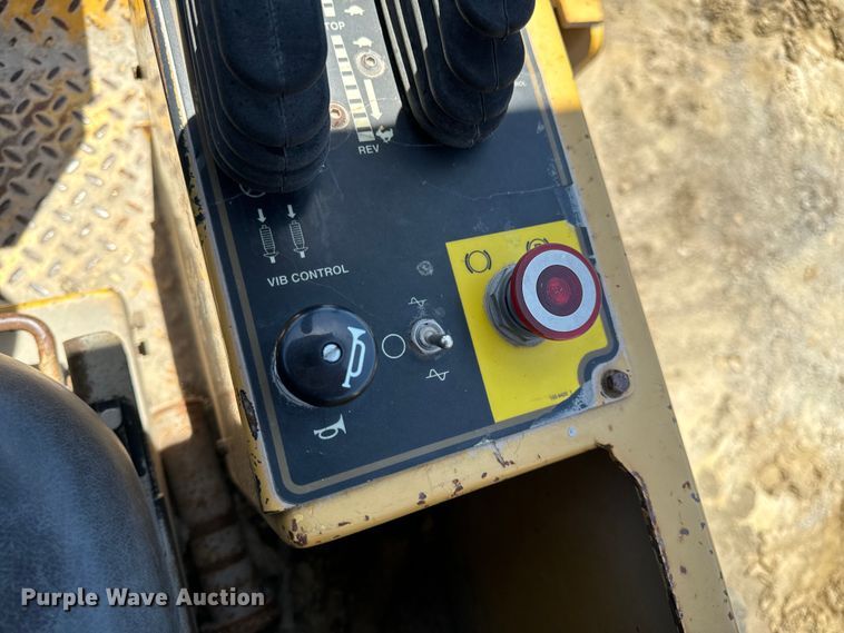 image for item DL4455 2000 Caterpillar CP-563C single drum vibratory roller