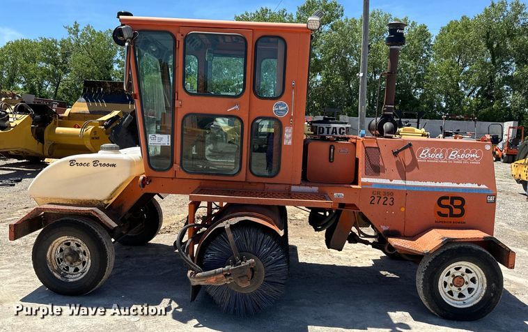 image for item DL4456 2003 Broce CR350 broom