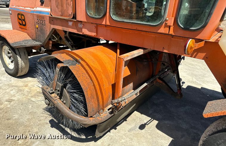 image for item DL4456 2003 Broce CR350 broom