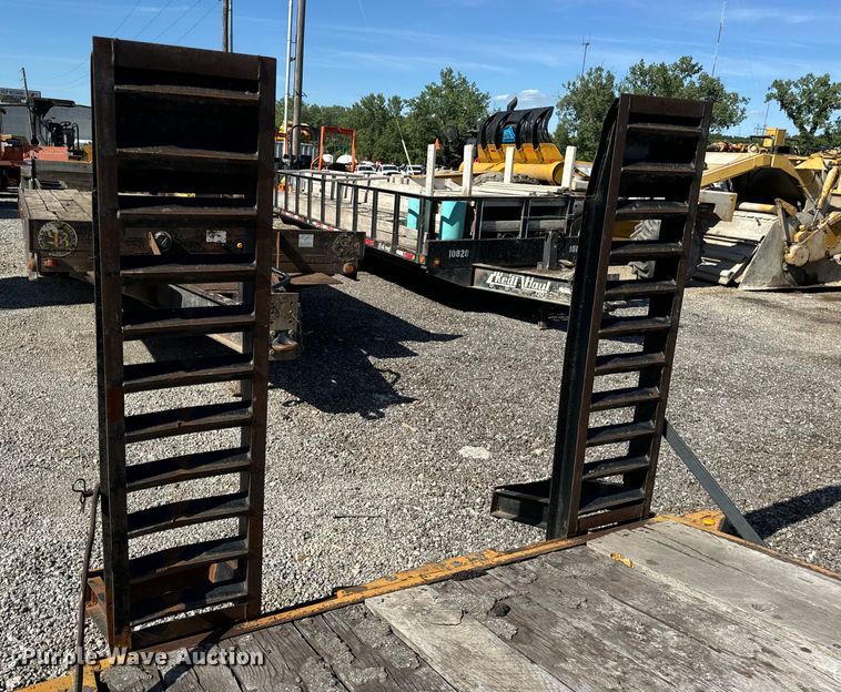 image for item DL4461 2005 Redi Haul equipment trailer