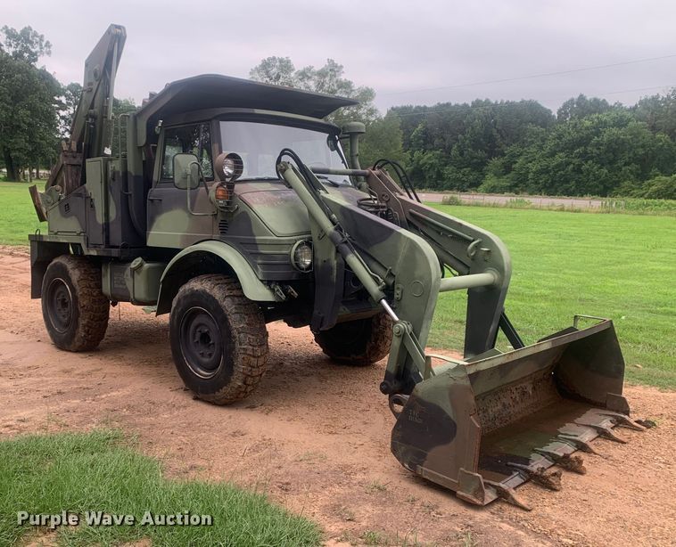 image for item DM7877 1989 Freightliner Unimog FLU419 emplacement excavator