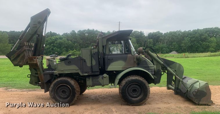 image for item DM7877 1989 Freightliner Unimog FLU419 emplacement excavator