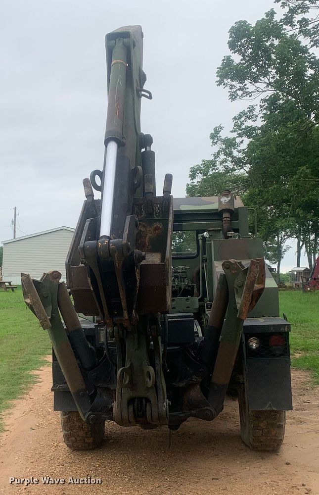 image for item DM7877 1989 Freightliner Unimog FLU419 emplacement excavator