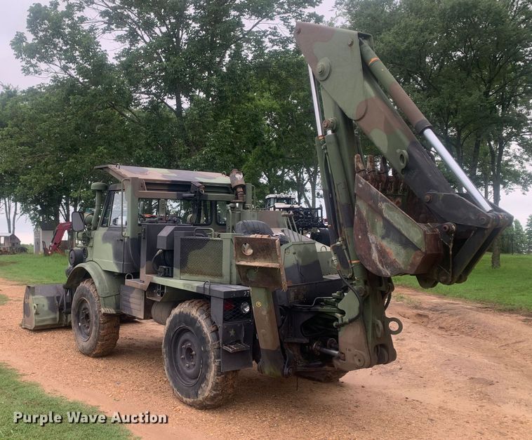 image for item DM7877 1989 Freightliner Unimog FLU419 emplacement excavator