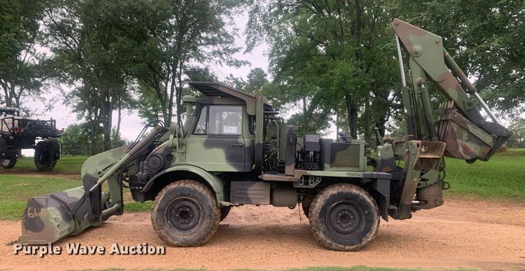 image for item DM7877 1989 Freightliner Unimog FLU419 emplacement excavator