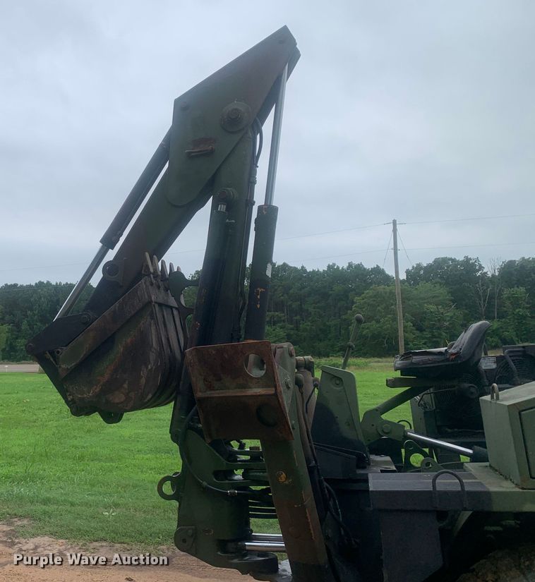 image for item DM7877 1989 Freightliner Unimog FLU419 emplacement excavator