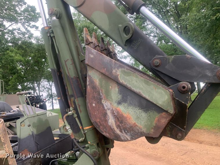 image for item DM7877 1989 Freightliner Unimog FLU419 emplacement excavator