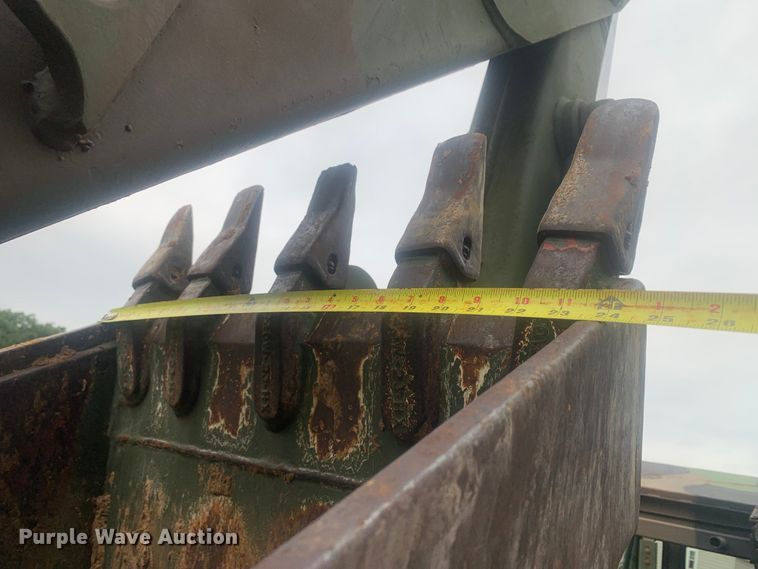 image for item DM7877 1989 Freightliner Unimog FLU419 emplacement excavator