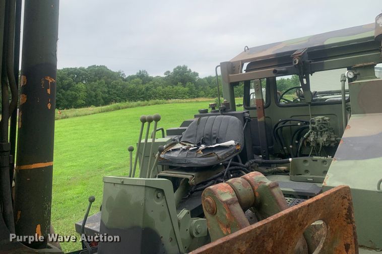 image for item DM7877 1989 Freightliner Unimog FLU419 emplacement excavator