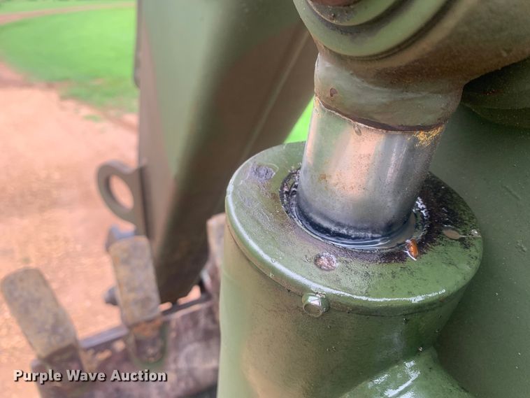 image for item DM7877 1989 Freightliner Unimog FLU419 emplacement excavator