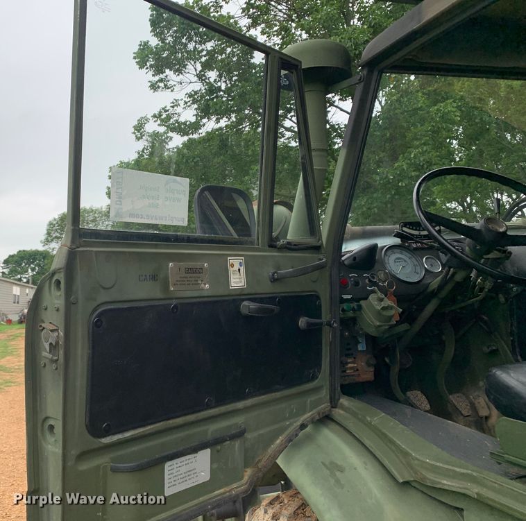 image for item DM7877 1989 Freightliner Unimog FLU419 emplacement excavator