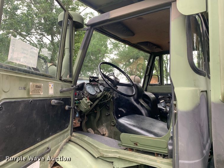 image for item DM7877 1989 Freightliner Unimog FLU419 emplacement excavator