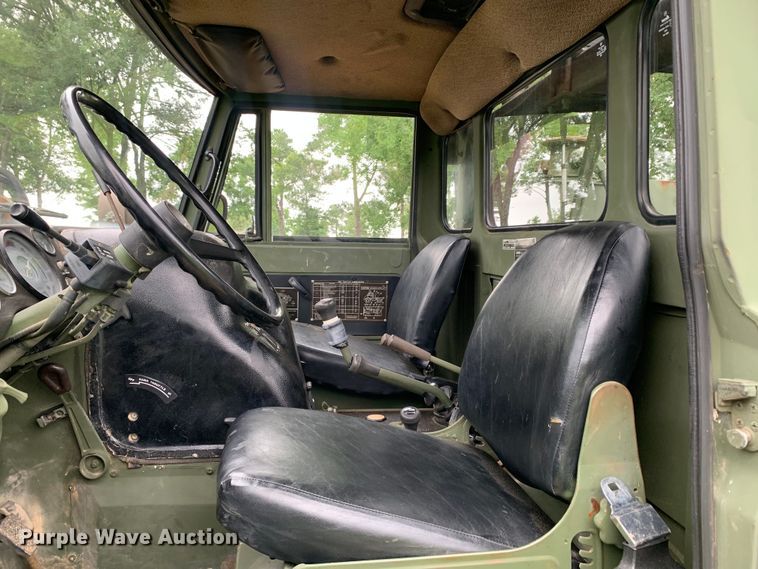 image for item DM7877 1989 Freightliner Unimog FLU419 emplacement excavator