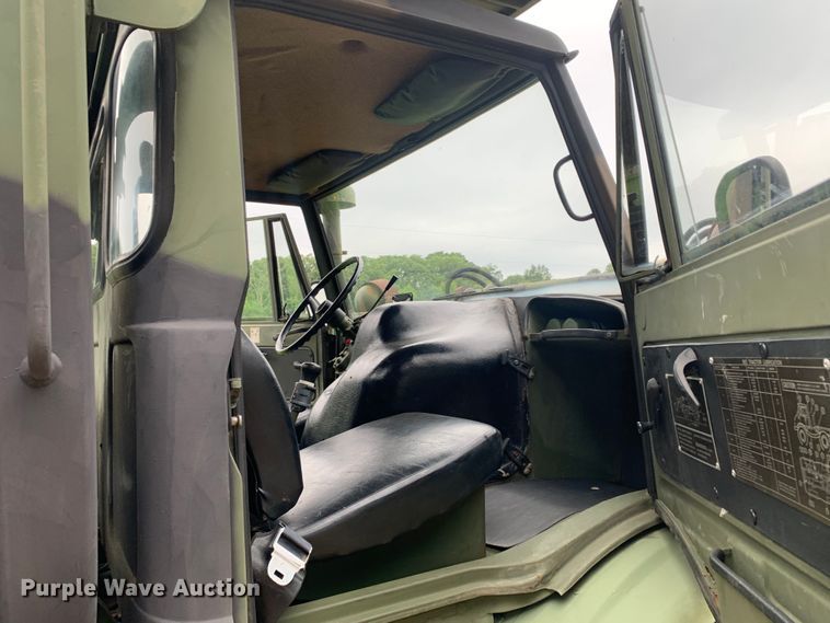 image for item DM7877 1989 Freightliner Unimog FLU419 emplacement excavator