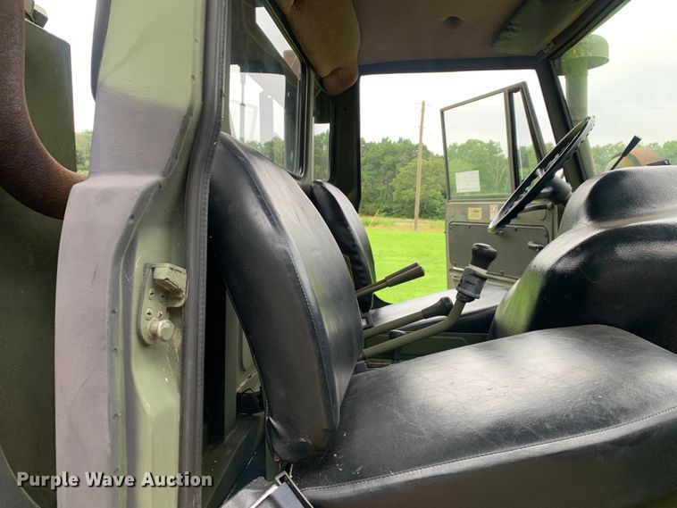 image for item DM7877 1989 Freightliner Unimog FLU419 emplacement excavator