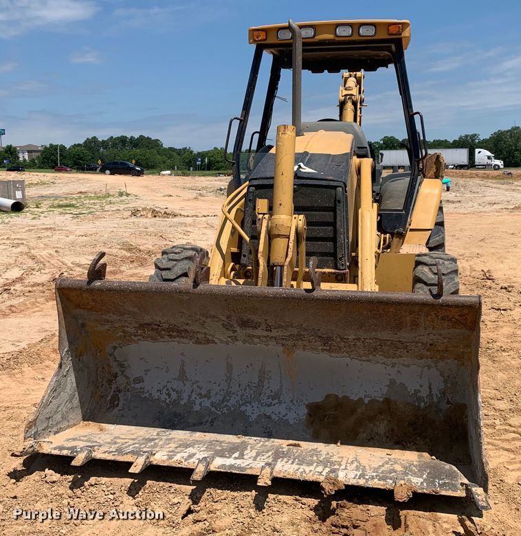 image for item DM7907 2003 Caterpillar 420D industrial tractor