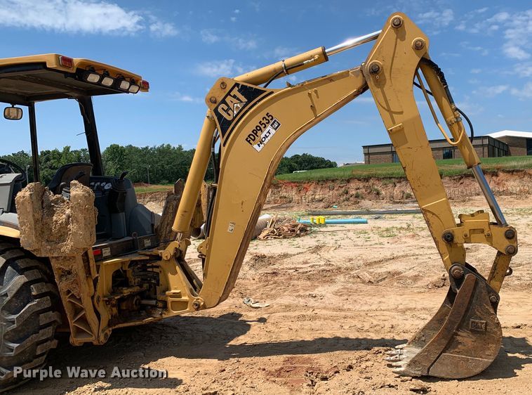 image for item DM7907 2003 Caterpillar 420D industrial tractor