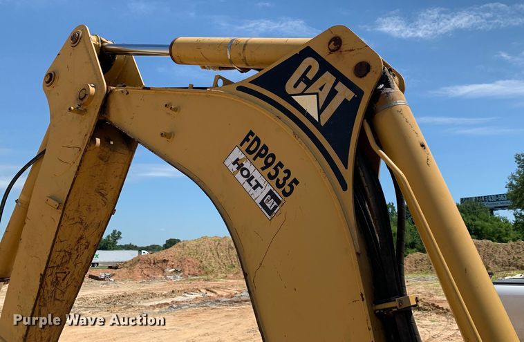 image for item DM7907 2003 Caterpillar 420D industrial tractor