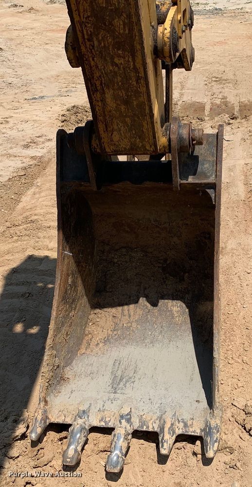 image for item DM7907 2003 Caterpillar 420D industrial tractor