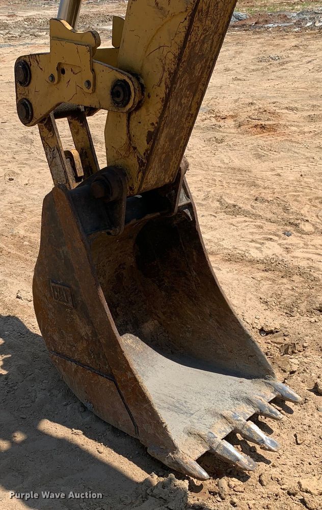 image for item DM7907 2003 Caterpillar 420D industrial tractor