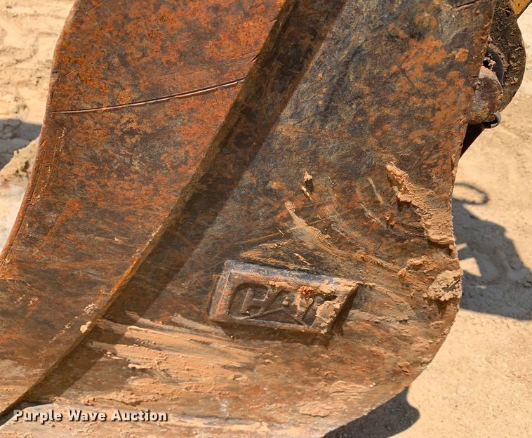 image for item DM7907 2003 Caterpillar 420D industrial tractor