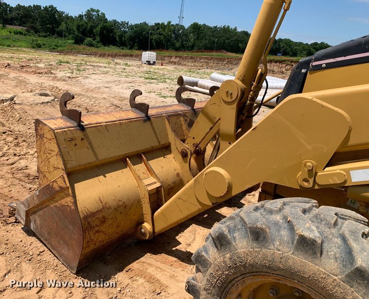 image for item DM7907 2003 Caterpillar 420D industrial tractor