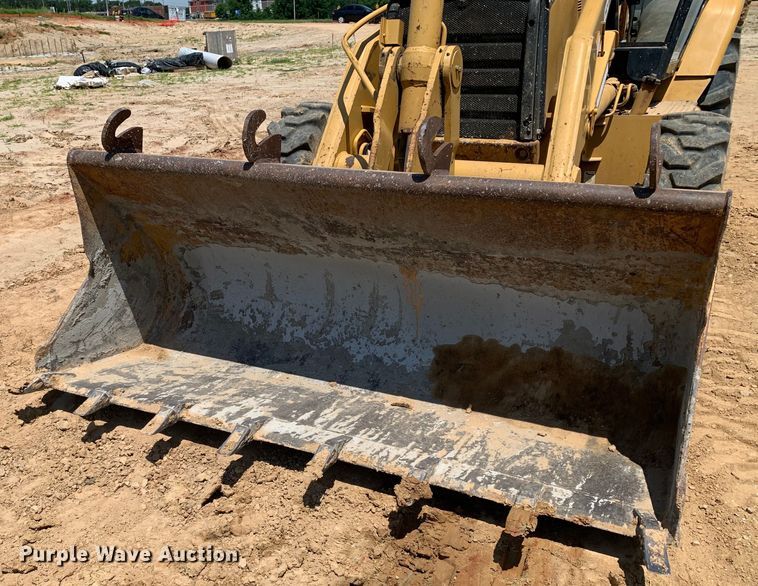 image for item DM7907 2003 Caterpillar 420D industrial tractor