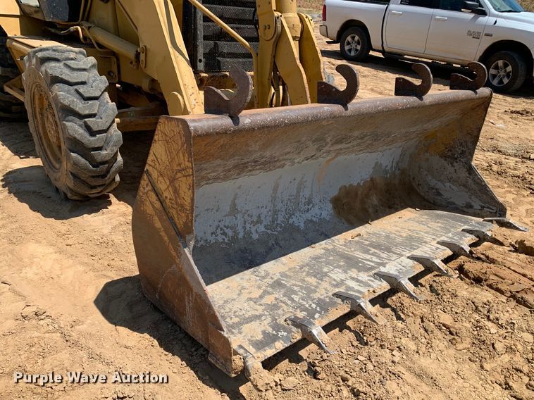 image for item DM7907 2003 Caterpillar 420D industrial tractor