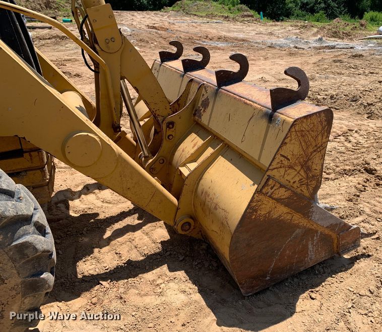 image for item DM7907 2003 Caterpillar 420D industrial tractor