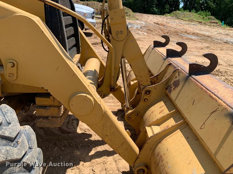 image for item DM7907 2003 Caterpillar 420D industrial tractor