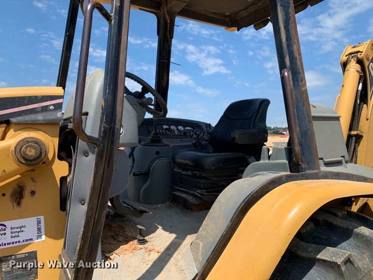 image for item DM7907 2003 Caterpillar 420D industrial tractor