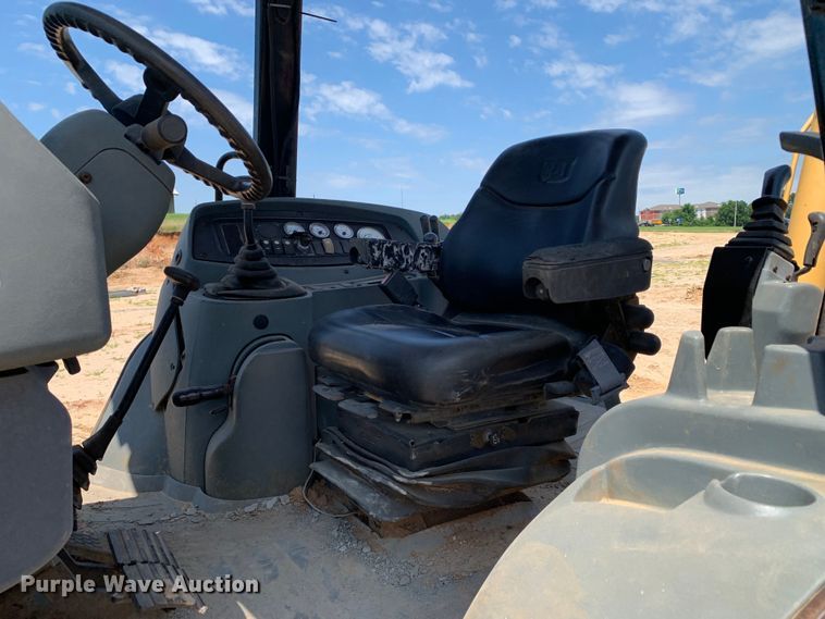 image for item DM7907 2003 Caterpillar 420D industrial tractor