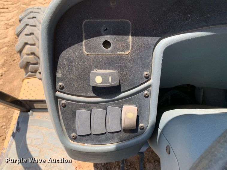 image for item DM7907 2003 Caterpillar 420D industrial tractor