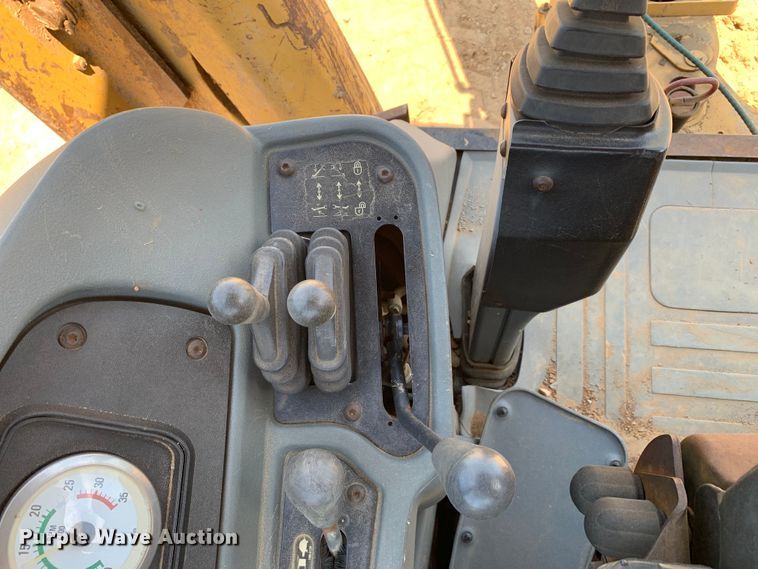 image for item DM7907 2003 Caterpillar 420D industrial tractor