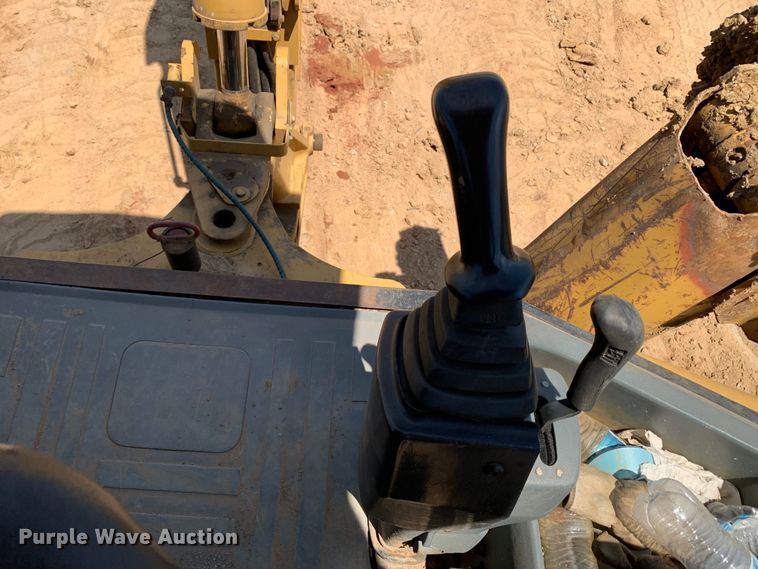 image for item DM7907 2003 Caterpillar 420D industrial tractor