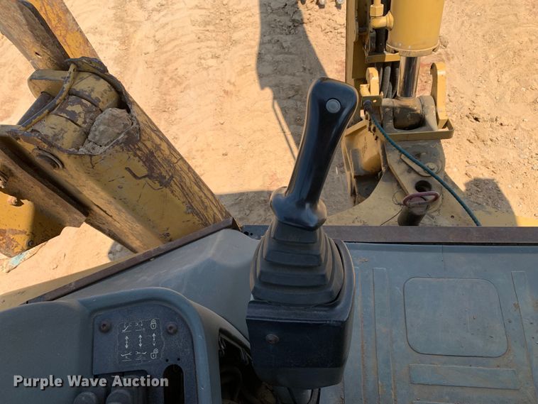 image for item DM7907 2003 Caterpillar 420D industrial tractor