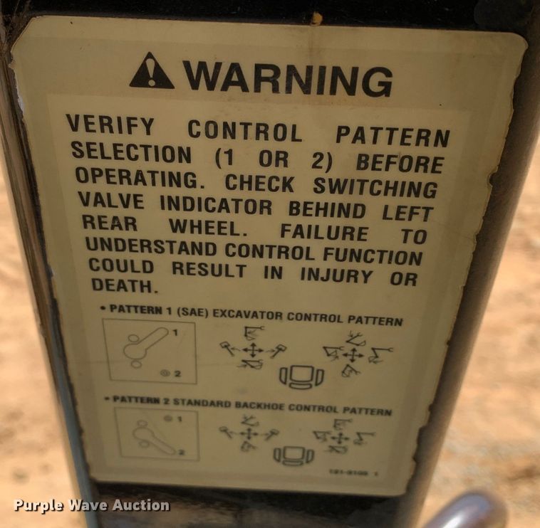 image for item DM7907 2003 Caterpillar 420D industrial tractor