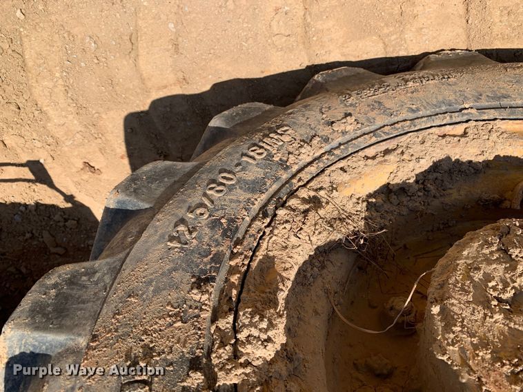 image for item DM7907 2003 Caterpillar 420D industrial tractor