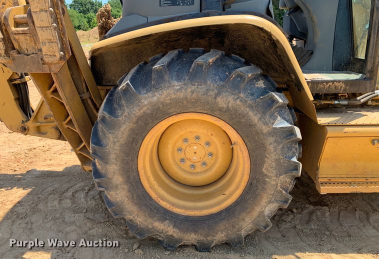 image for item DM7907 2003 Caterpillar 420D industrial tractor