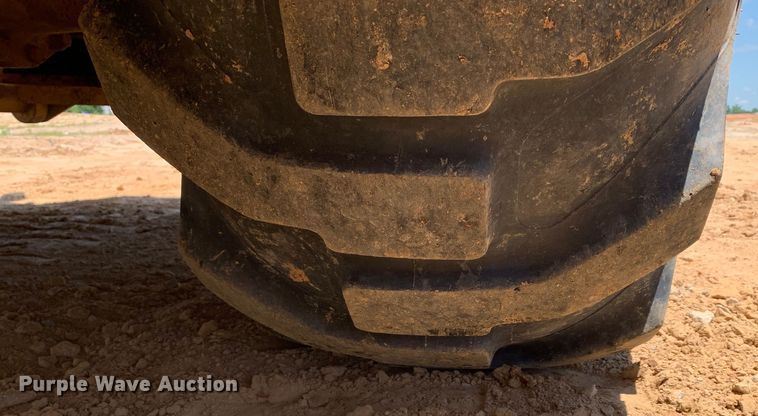 image for item DM7907 2003 Caterpillar 420D industrial tractor