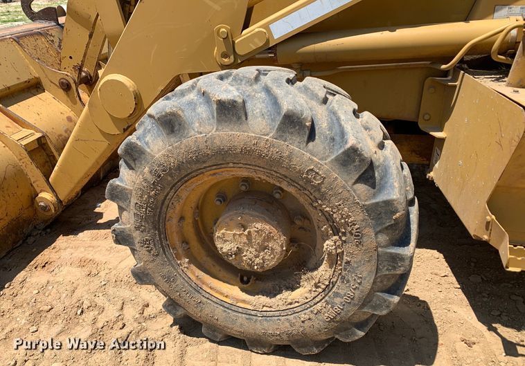 image for item DM7907 2003 Caterpillar 420D industrial tractor